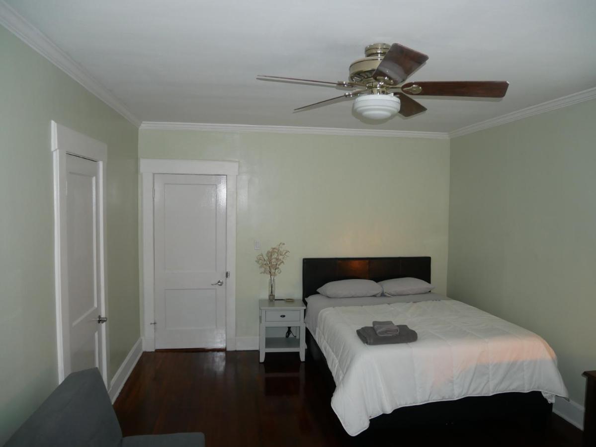 Arrivals & Departures Bed and Breakfast Elizabeth Esterno foto
