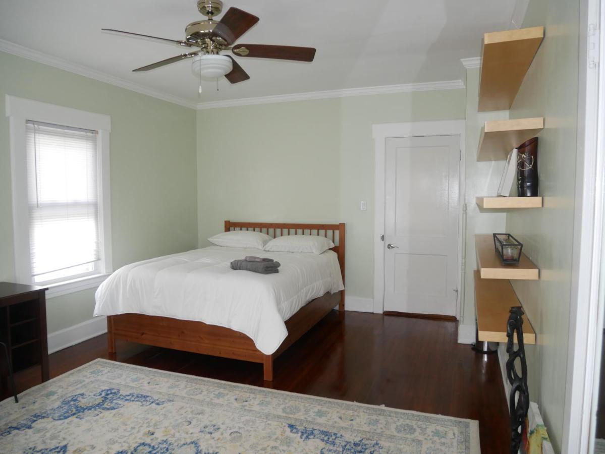 Arrivals & Departures Bed and Breakfast Elizabeth Esterno foto