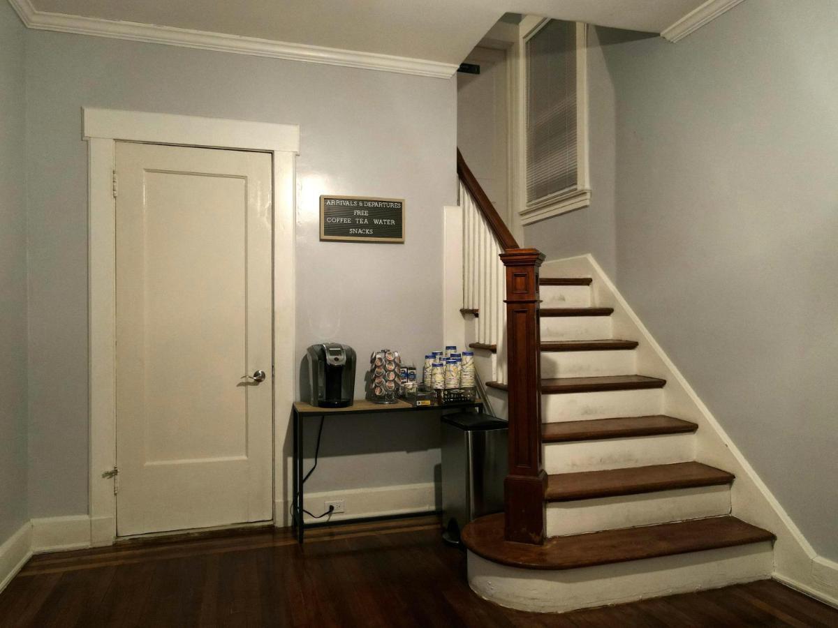 Arrivals & Departures Bed and Breakfast Elizabeth Esterno foto